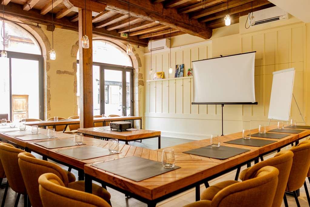Le Central Boutique Hotel Бон Зручності фото